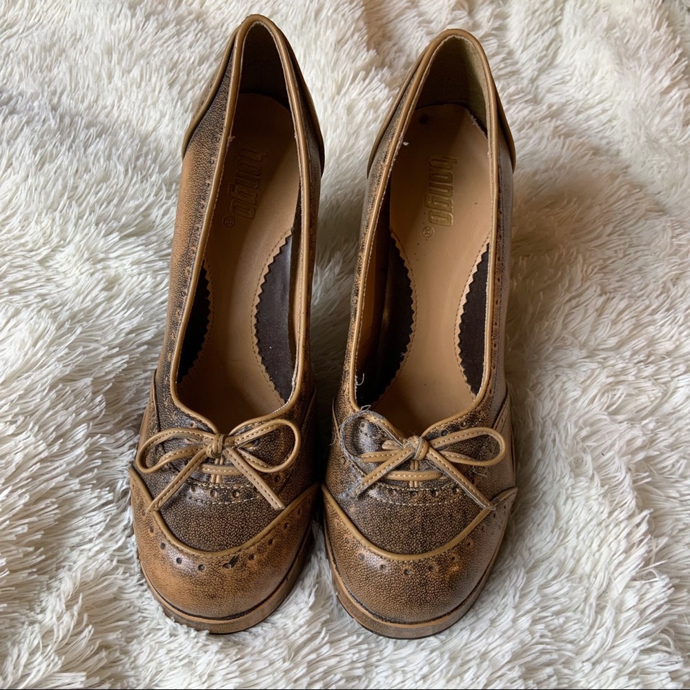 BONGO Vintage Faux Leather Heels